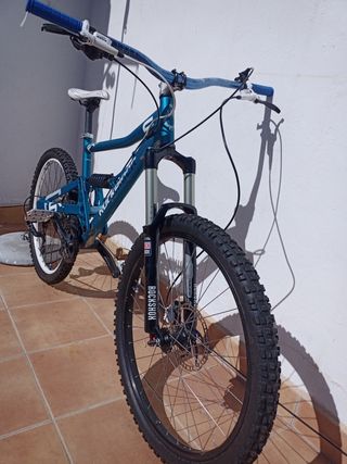 GIANT GLORY DH EN PERFECTO ESTADO bicicletas de segunda mano y nuevas  Zaragoza