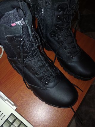 Botas militares hombre de segunda mano por 40 EUR en Málaga en WALLAPOP