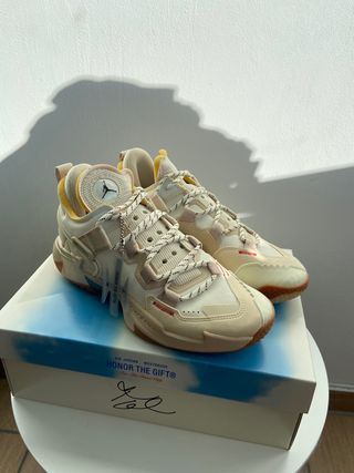 Zapatillas Jordan Why not beige de segunda mano por 199 EUR en Madrid en  WALLAPOP