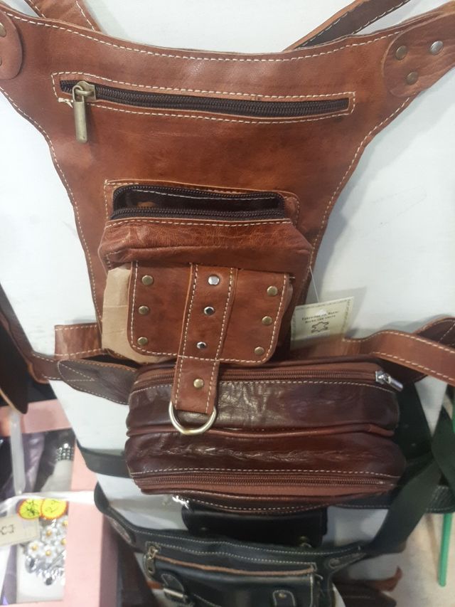 riñoneras de cuero artesanía marroqui 25€ cada una