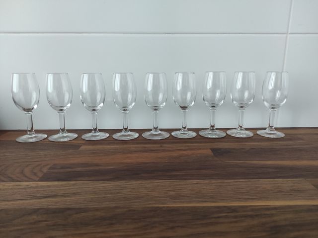 9 copas de vino de cristal