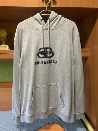 Sudadera Balenciaga Paris de segunda mano por 250 EUR en Daganzo de Arriba  en WALLAPOP