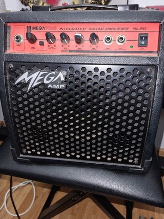 AMPLIFICADOR GUITARRA 20W de segunda mano por 35 EUR en Córdoba en WALLAPOP
