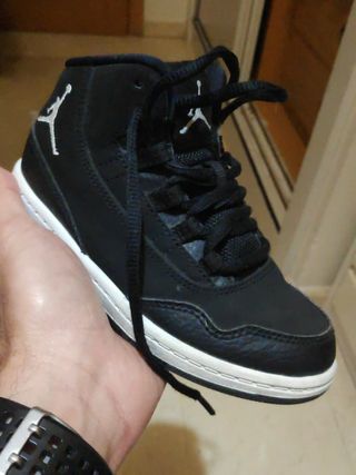 Zapatillas Nike Air Jordan talla 28 de segunda mano por 18 EUR en  Alcobendas en WALLAPOP