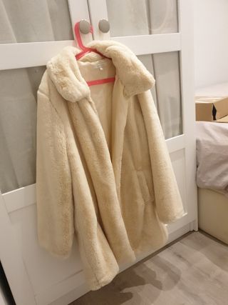 Abrigo pelito L easy wear de segunda mano por 20 EUR en Badalona en WALLAPOP