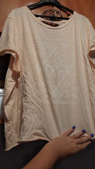 Camiseta básica Primark Talla L de segunda mano por 2 EUR en Las Palmas de  Gran Canaria en WALLAPOP