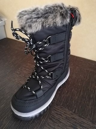 Botas invierno borrego por dentro nuevas a estrena de segunda mano por 12  EUR en Santa Coloma de Gramenet en WALLAPOP