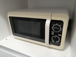 Microondas con grill Carrefour Home buen estado de segunda mano por 14 EUR  en Rivas-Vaciamadrid en WALLAPOP