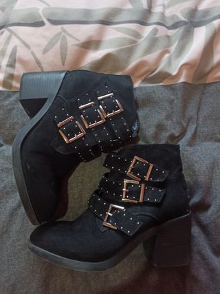Botines Inside de segunda mano por 5 EUR en Puertollano en WALLAPOP