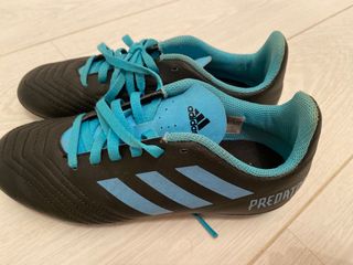 Botas fútbol multitaco Adidas Predator de segunda mano por 12 EUR en  Zarautz en WALLAPOP