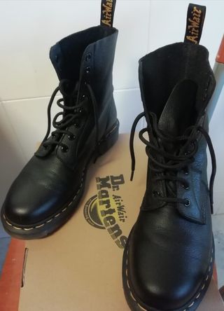 Dr Martens modelo 1406 Pascal de segunda mano por 165 EUR en A Estrada en  WALLAPOP