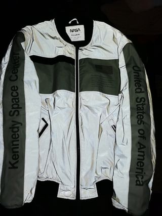 Bomber Nasa reflectante talla L. de segunda mano por 25 EUR en Barcelona en  WALLAPOP