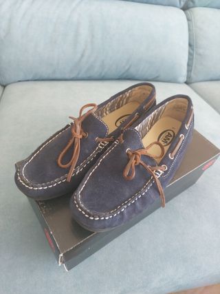 Zapatos Ante Hombre 41 una sola puesta de segunda mano por 10 EUR en  Torrejón de Ardoz en WALLAPOP