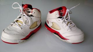 Jordan 5 bebé, Talla 22,5 de segunda mano por 36 EUR en Huelva en WALLAPOP