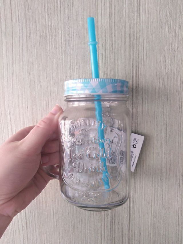 Jarra de cristal con tapa a rosca y cañita