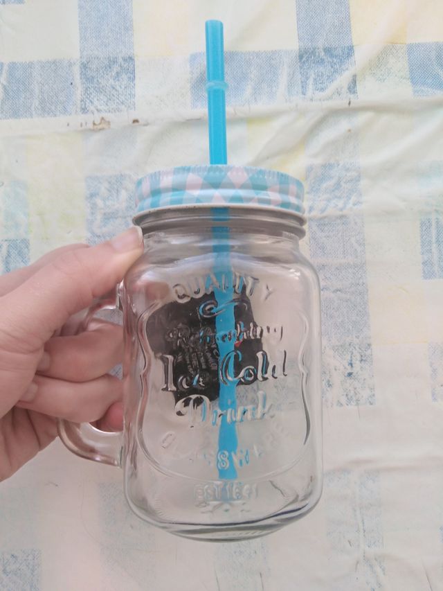 Jarra de cristal con tapa a rosca y cañita