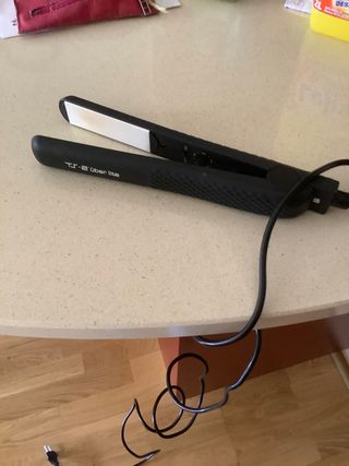 Planchas de pelo pequeñas de viaje de segunda mano por 10 EUR en Burgos en  WALLAPOP