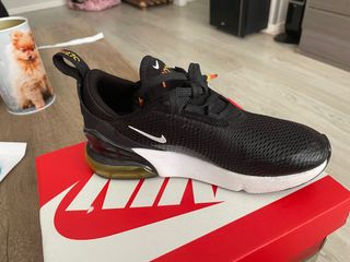Nike air 270 número 35 de segunda mano por 50 EUR en Fuenlabrada en WALLAPOP