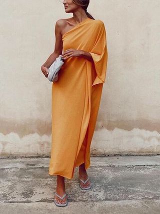 VESTIDO CAPA ASIMÉTRICO ZARA (Talla L) de segunda mano por 65 EUR en Madrid  en WALLAPOP