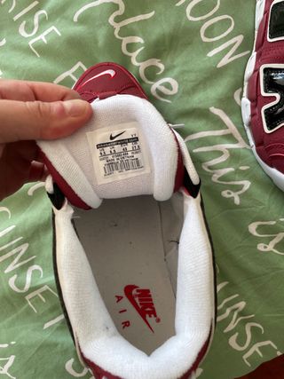 Nike Uptempo burdeos de segunda mano por 80 EUR en Madrid en WALLAPOP