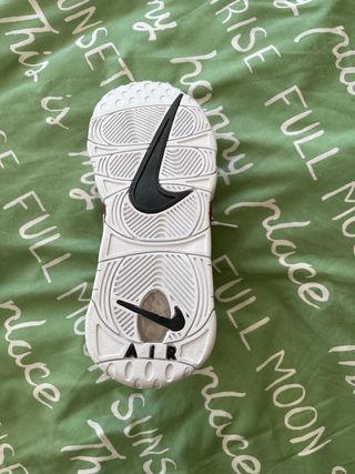Nike Uptempo burdeos de segunda mano por 80 EUR en Madrid en WALLAPOP