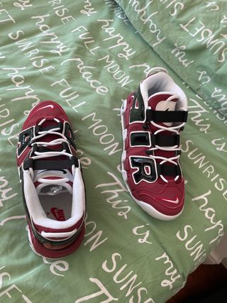 Nike Uptempo burdeos de segunda mano por 80 EUR en Madrid en WALLAPOP