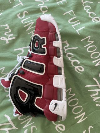 Nike Uptempo burdeos de segunda mano por 80 EUR en Madrid en WALLAPOP