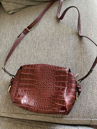 Bolso sintetico de piel de serpiente Parfois de segunda mano por 5 EUR en  Madrid en WALLAPOP