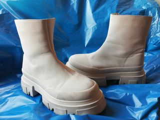 Por qué las botas track blancas son las más top del otoño - Bota plana  track con elásticos