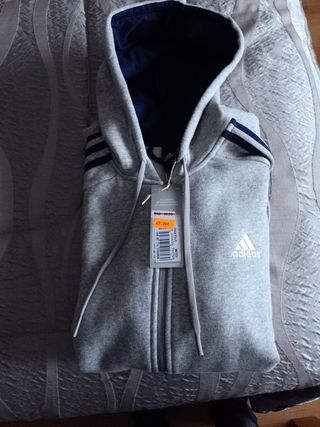 Chandal Adidas gris de segunda mano en Valladolid en WALLAPOP