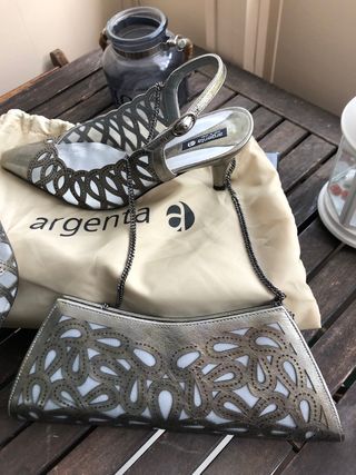 Conjunto zapatos 38.5+bolso fiesta\\/boda plata viej de segunda mano por 30  EUR en Alcorcón en WALLAPOP