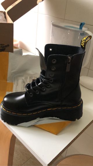 DR. MARTENS ALTAS PLATAFORMA NEGRAS de segunda mano por 100 EUR en  Barcelona en WALLAPOP