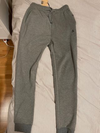 Pantalón chándal SCALPERS talla M gris de segunda mano por 35 EUR en Madrid  en WALLAPOP