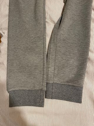 Pantalón chándal SCALPERS talla M gris de segunda mano por 35 EUR en Madrid  en WALLAPOP