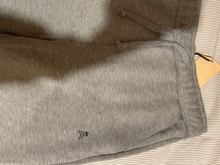 Pantalón chándal SCALPERS talla M gris de segunda mano por 35 EUR en Madrid  en WALLAPOP