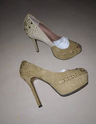 Tacones de Lola Cruz de segunda mano por 8 EUR en La Carlota en WALLAPOP