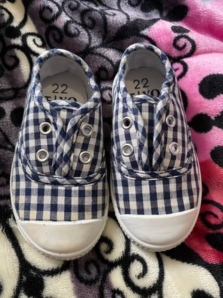 Zapatillas talla 22 bebe de segunda mano por 3 EUR en La Línea de la  Concepción en WALLAPOP