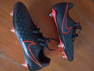 Botas de fútbol Nike tacos aluminio. de segunda mano por 35 EUR en La  Estrada en WALLAPOP