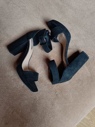 Tacones negros altos Pull\u0026amp;Bear de segunda mano por 12 EUR en  Torrelavega en WALLAPOP