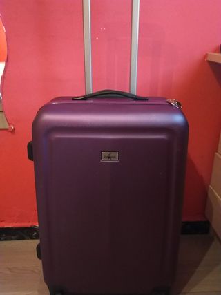 Maleta 60 x 40 x 20 de segunda mano por 60 EUR en Móstoles en WALLAPOP