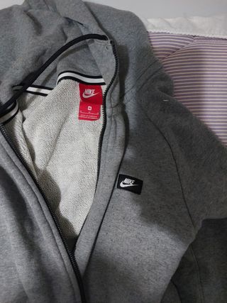Chaquetas chandal Nike Uniqlo djokovic de segunda mano por 26 EUR en Madrid  en WALLAPOP