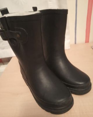 Botas de agua talla 27.muy abrigadas de segunda mano por 6 EUR en Logroño  en WALLAPOP