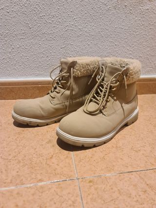 Botas mujer Talla 42 de segunda mano por 10 EUR en Valladolid en WALLAPOP