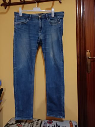 Pantalón vaquero hombre Massimo Dutti T 48 de segunda mano por 8,5 EUR en  Murcia en WALLAPOP