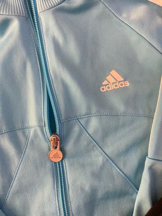 Chandal completo Adidas Originals de segunda mano por 70 EUR en Rubí en  WALLAPOP