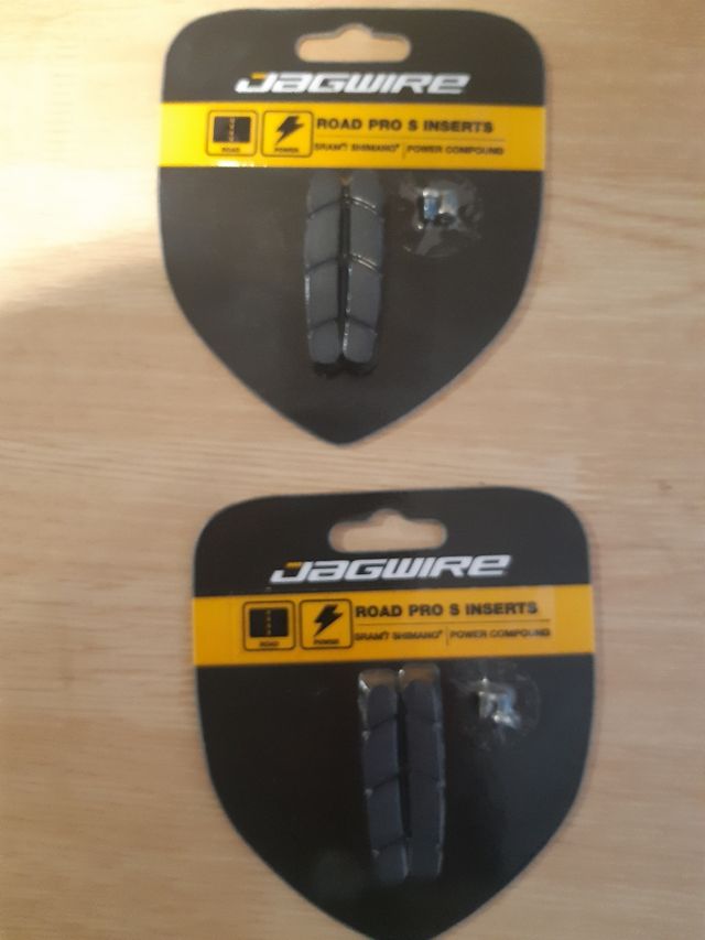 Recambio pastillas de freno carretera.