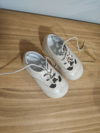 Zapatos bebé número 21 de segunda mano por 4 EUR en Córdoba en WALLAPOP