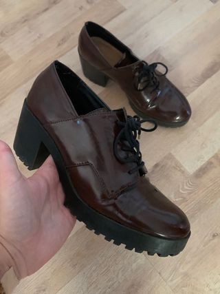 Zapatos granates Zara talla 39 de segunda mano por 14 EUR en Zaragoza en  WALLAPOP