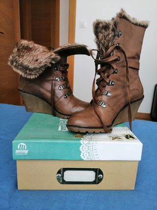 Botas camel MUSTANG de segunda mano por 20 EUR en Valladolid en WALLAPOP