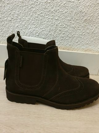 Botines piel vuelta. Hombre. Nuevo. Talla 41 de segunda mano por 25 EUR en  Madrid en WALLAPOP